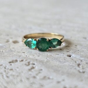 Anel em Ouro amarelo 18K com Esmeraldas