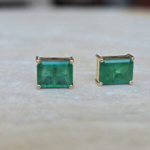 Brincos em ouro amarelo 18k com esmeraldas retangulares