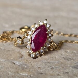 Pulseira em ouro amarelo 18K com rubi navete e diamantes