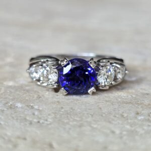 Anel em ouro branco 18K rodinado com tanzanita e diamantes